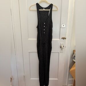 Old Navy Women's Black Sleeveless Jumpsuit. Size small